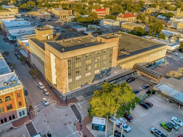 120 S Main Street, Victoria, TX 77901