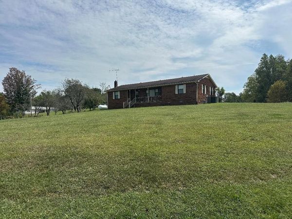 552 Pea Ridge Rd, Chestnut Mound, TN 38552