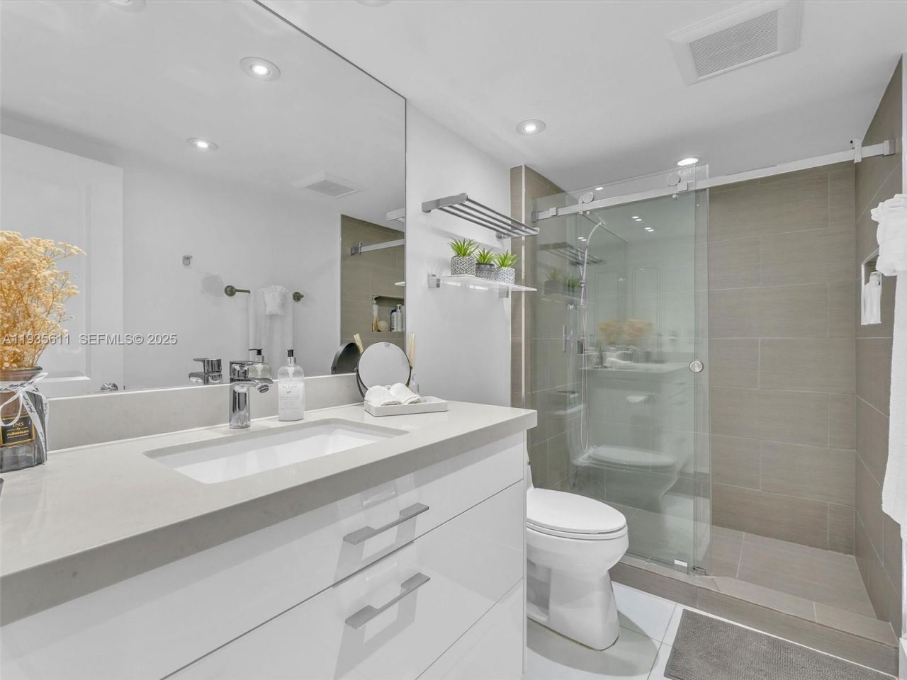 19707 Turnberry Way , Unit 21D, Aventura, FL 33180 Photo