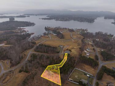 14 Caroline Ct, Union Hall, VA 24176