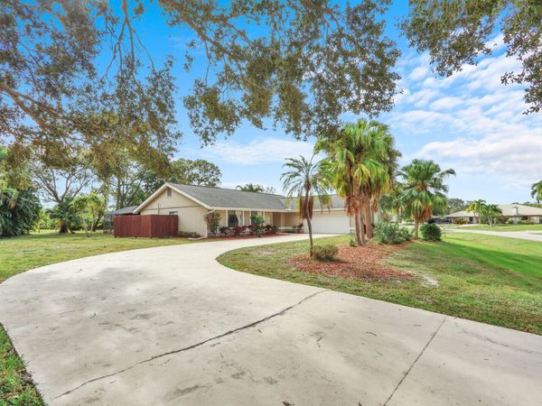 3060 SE Darien Road, Port St. Lucie, FL 34952