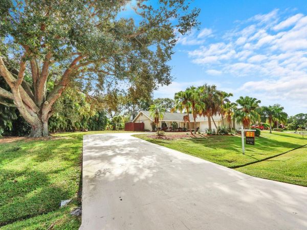 3060 SE Darien Road, Port Saint Lucie, FL 34952
