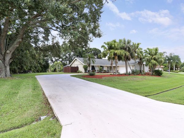 3060 SE Darien Road, Port St. Lucie, FL 34952