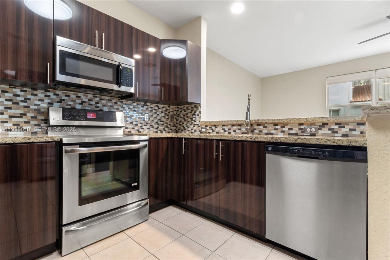 8562 NW 108th Ave, Unit 8562, Doral, FL 33178 Photo