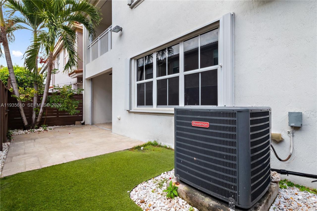 8562 NW 108th Ave, Unit 8562, Doral, FL 33178 Photo