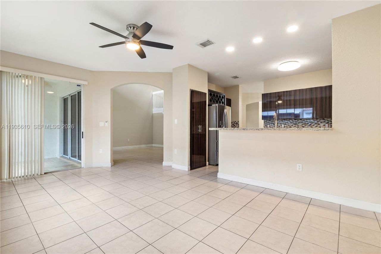 8562 NW 108th Ave, Unit 8562, Doral, FL 33178 Photo