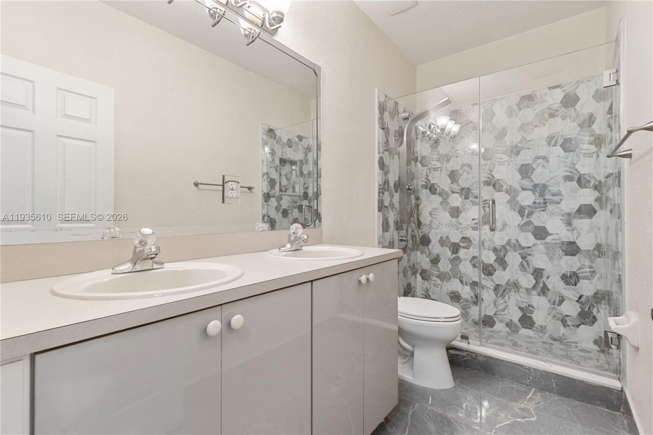 8562 NW 108th Ave, Unit 8562, Doral, FL 33178 Photo