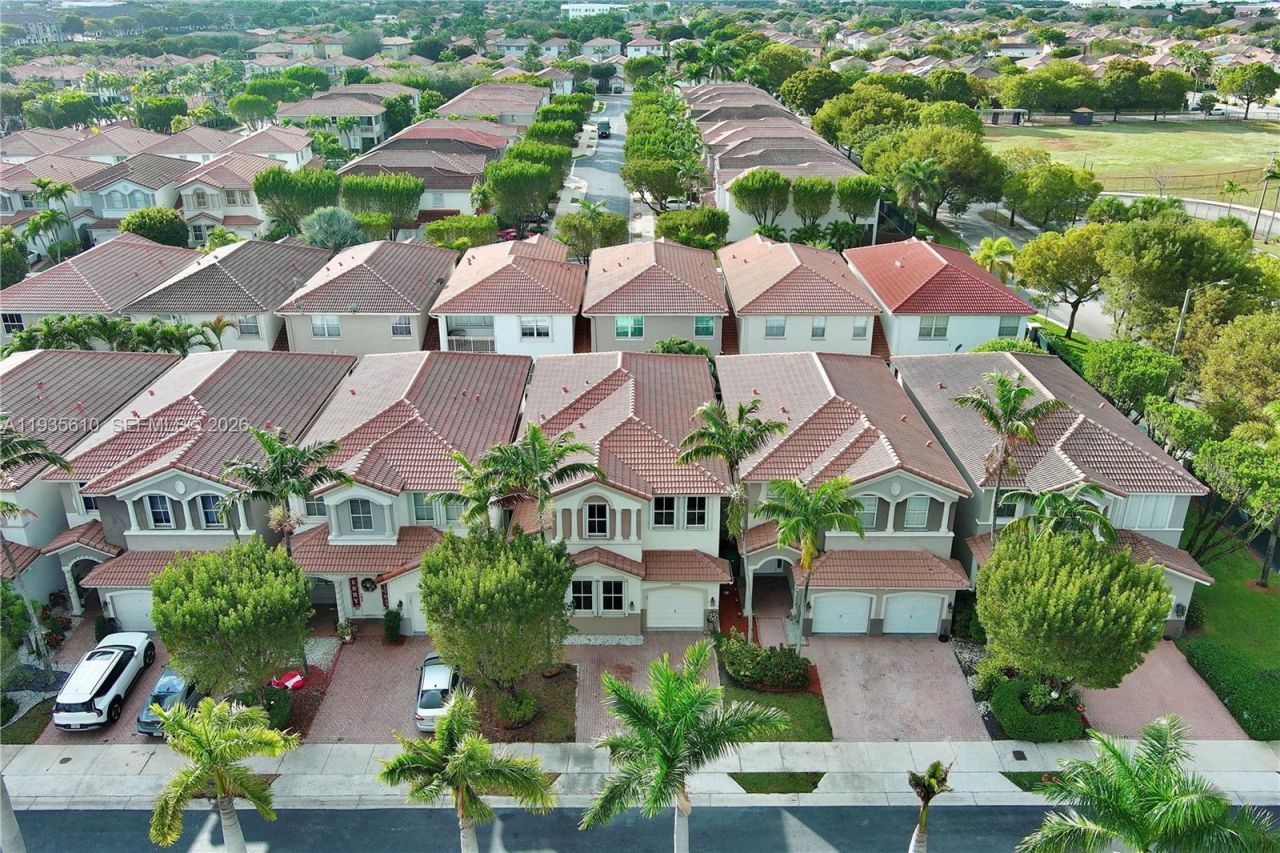 8562 NW 108th Ave, Unit 8562, Doral, FL 33178 Photo