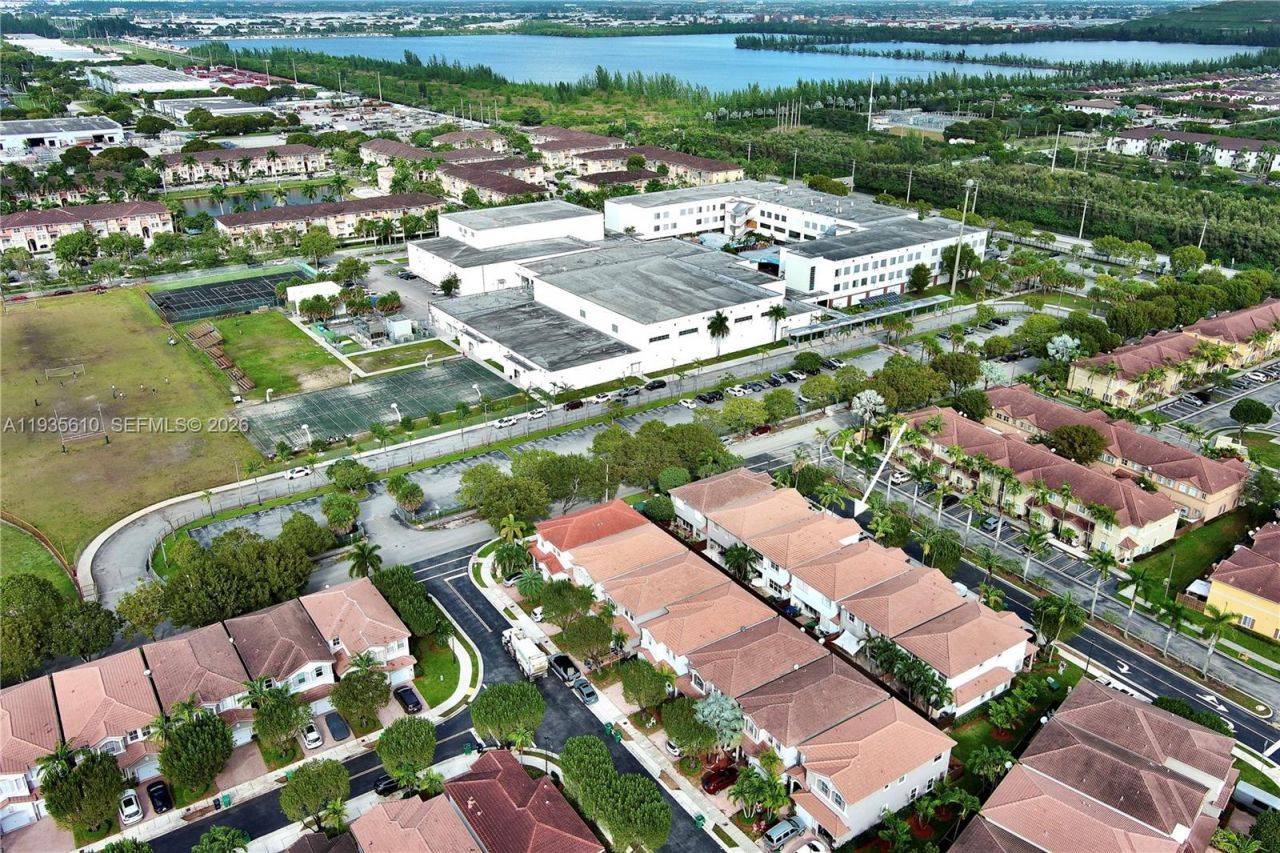 8562 NW 108th Ave, Unit 8562, Doral, FL 33178 Photo