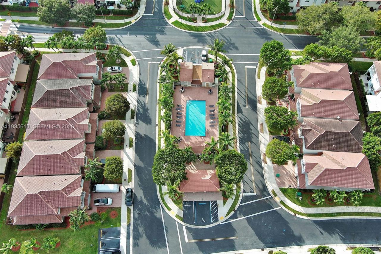 8562 NW 108th Ave, Unit 8562, Doral, FL 33178 Photo