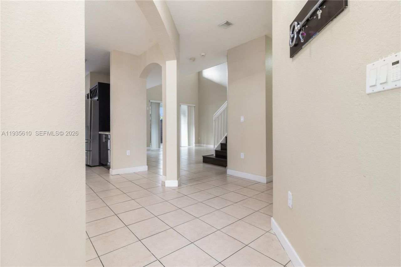 8562 NW 108th Ave, Unit 8562, Doral, FL 33178 Photo