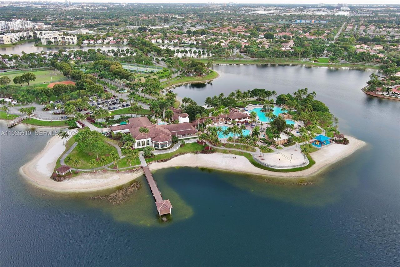 8562 NW 108th Ave, Unit 8562, Doral, FL 33178 Photo