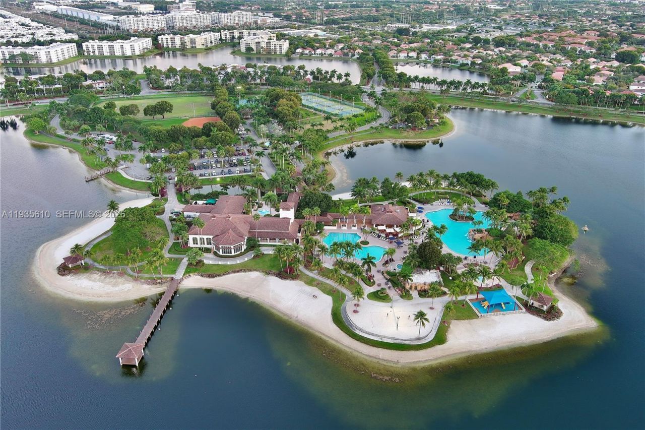 8562 NW 108th Ave, Unit 8562, Doral, FL 33178 Photo