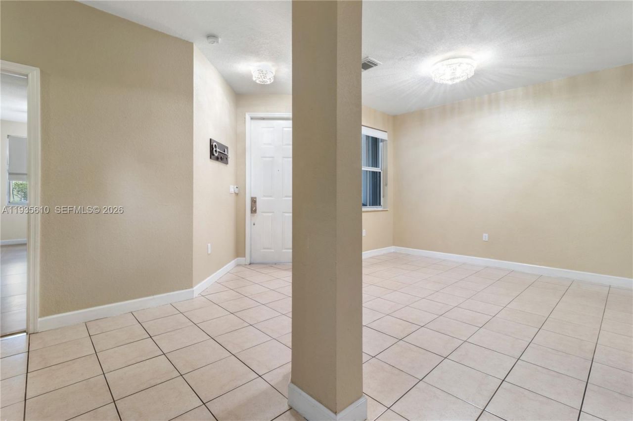 8562 NW 108th Ave, Unit 8562, Doral, FL 33178 Photo