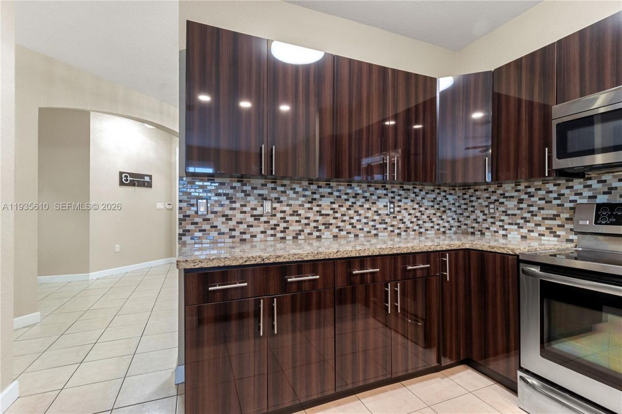 8562 NW 108th Ave, Unit 8562, Doral, FL 33178 Photo