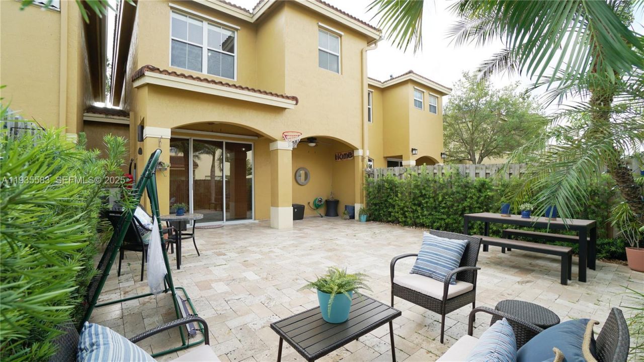 928 SW 154th Path, Unit 928, Miami, FL 33194 Photo
