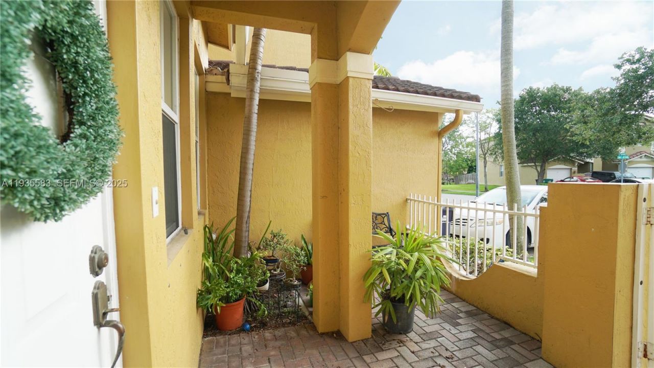 928 SW 154th Path, Unit 928, Miami, FL 33194 Photo