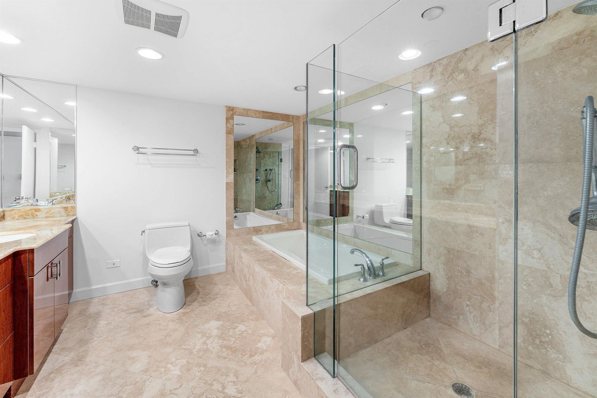 5070 N Ocean Drive, Unit 3b, Singer Island, FL 33404 Photo