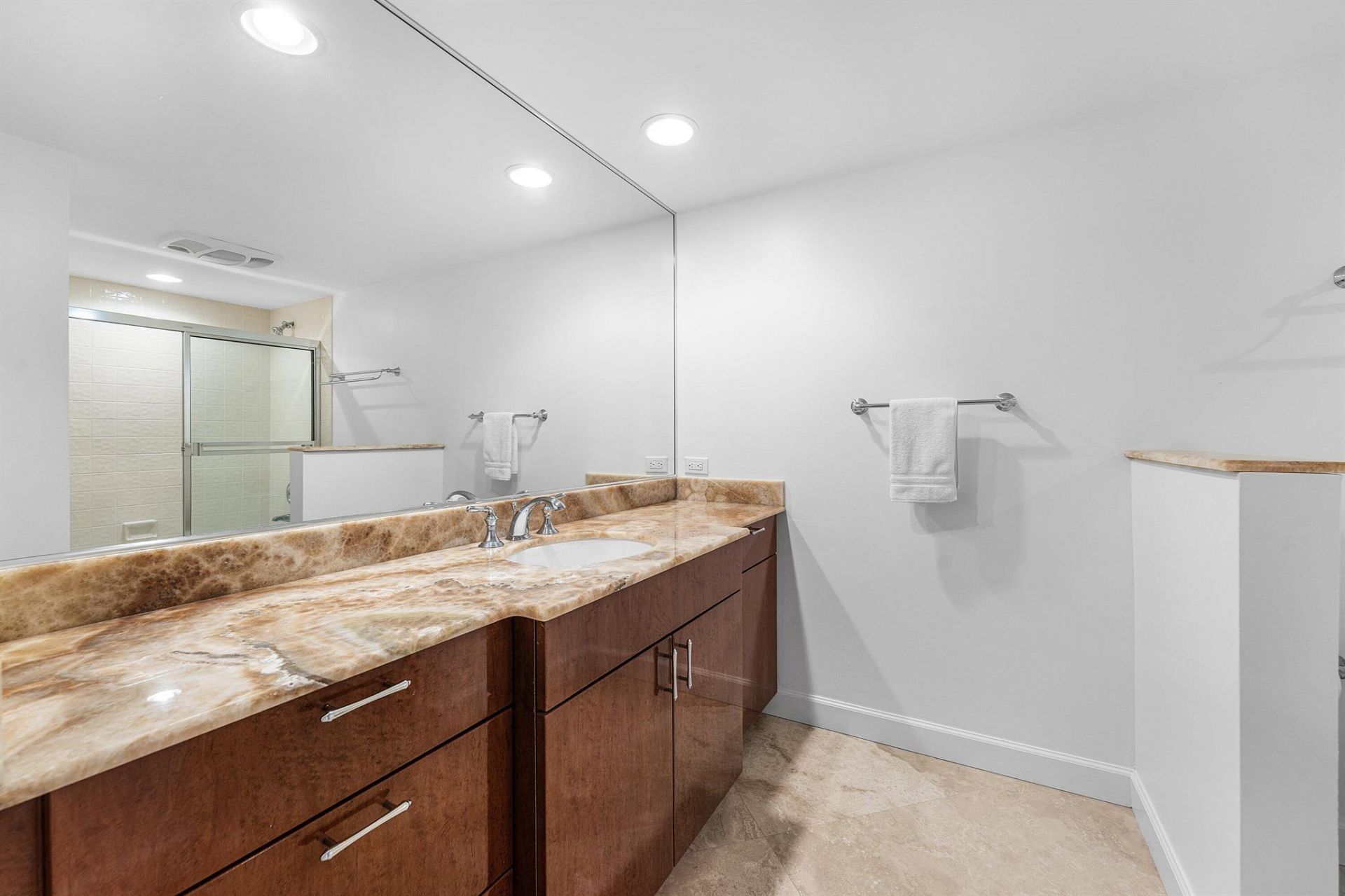 5070 N Ocean Drive, Unit 3b, Singer Island, FL 33404 Photo