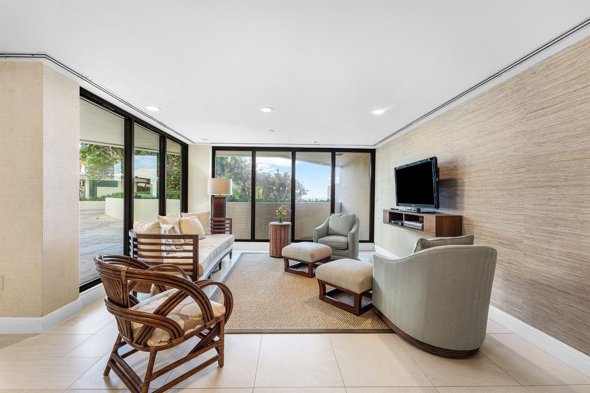 5070 N Ocean Drive, Unit 3b, Singer Island, FL 33404 Photo