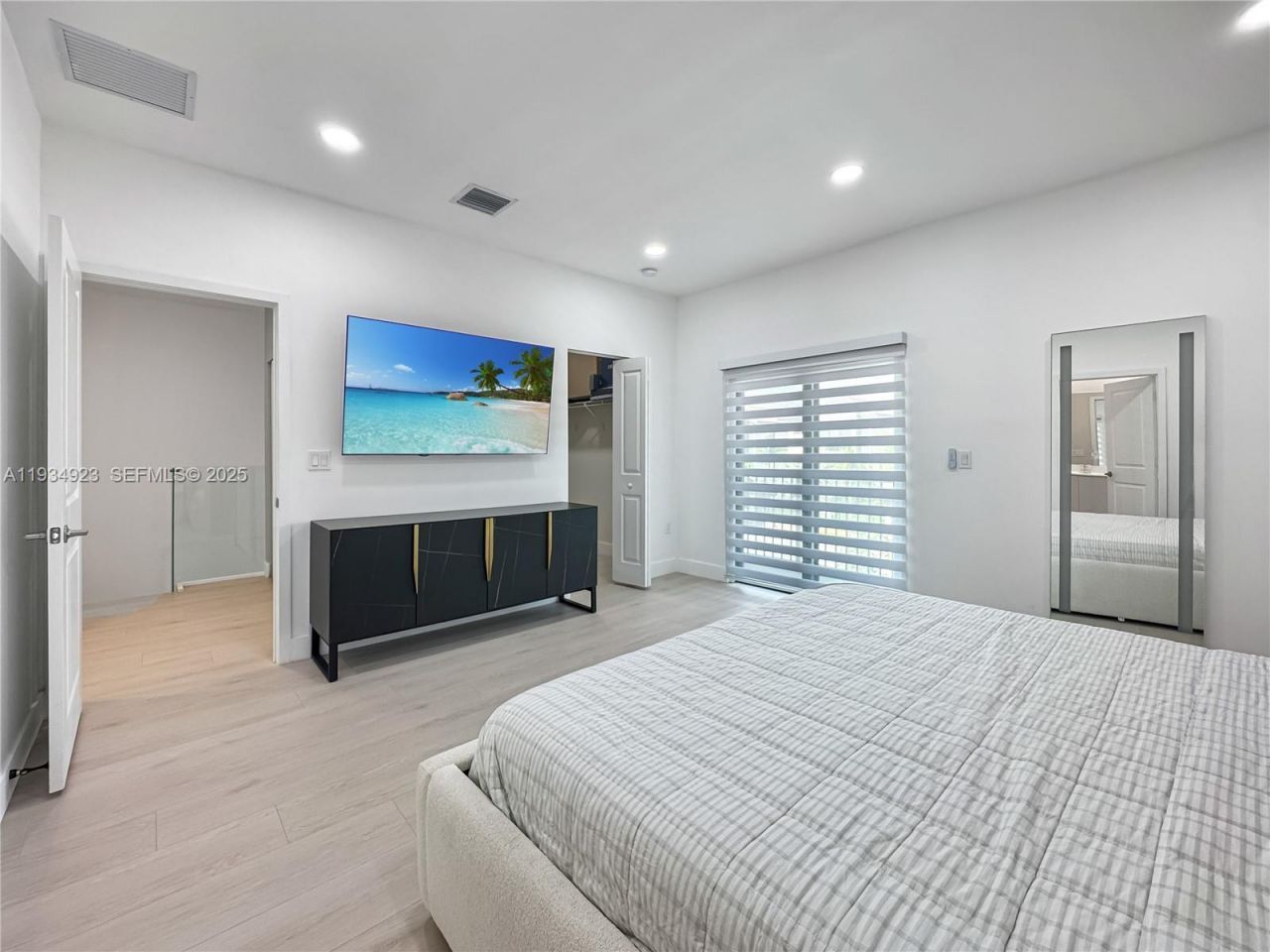 8206 NW 43rd St, Doral, FL 33166 Photo