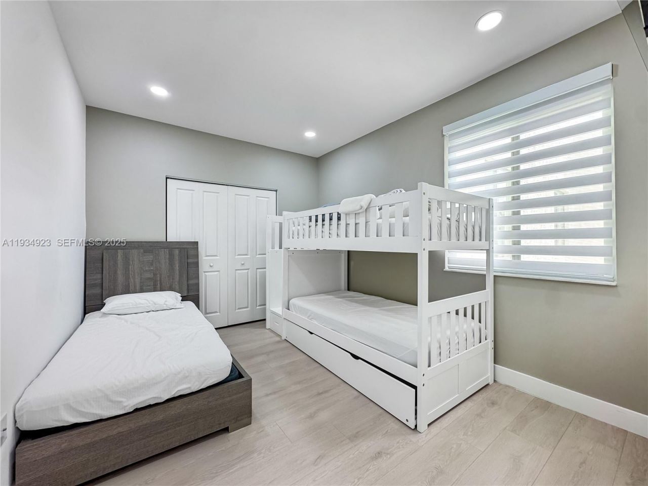 8206 NW 43rd St, Doral, FL 33166 Photo