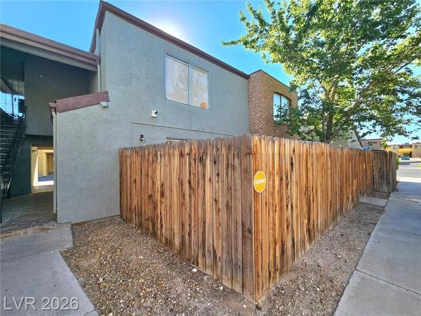 1460 Hialeah Drive, Unit B, Las Vegas, NV 89119