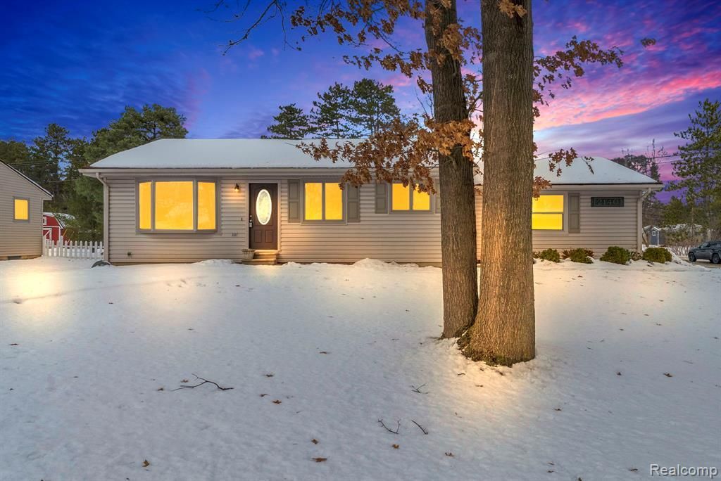 2140 W Drahner Road, Oxford Township, MI 48371 Main Photo