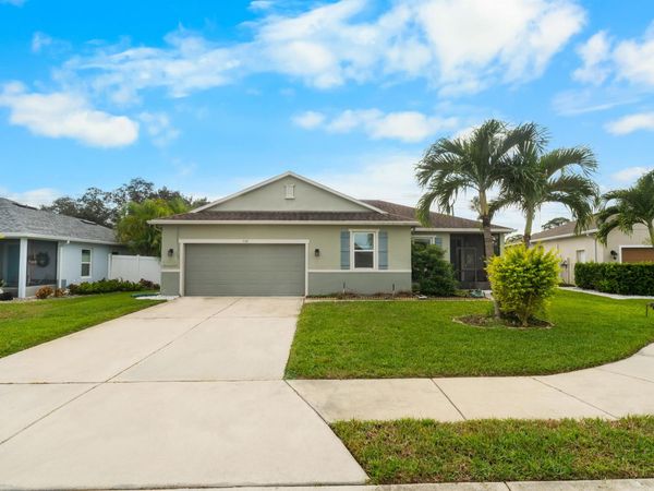 110 65th Avenue E, Bradenton, FL 34203
