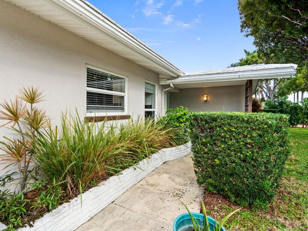 113 Park Lane E, Hypoluxo, FL 33462