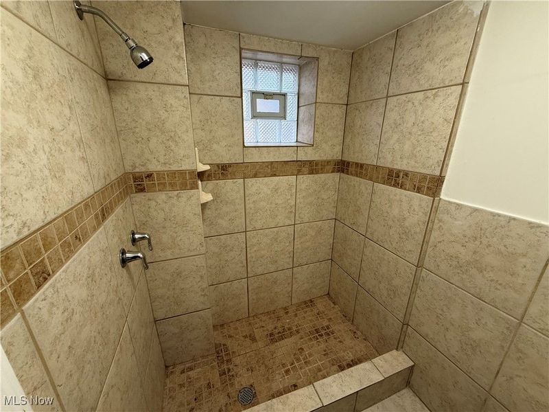 3913 Hyde Avenue, Cleveland, OH 44109 Photo 20