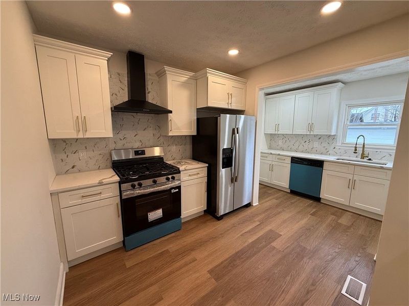 3913 Hyde Avenue, Cleveland, OH 44109 Photo 5