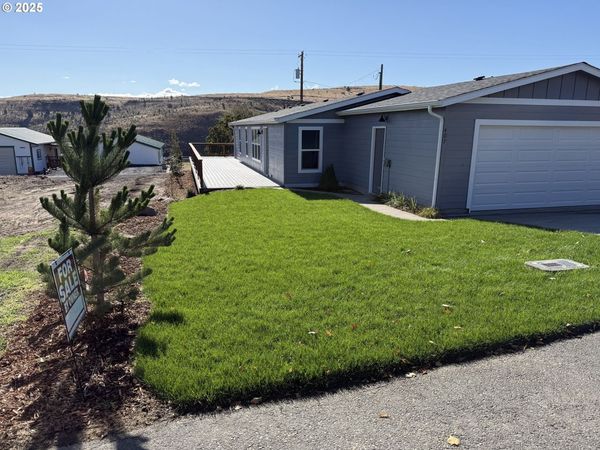 407 DUFUR AVE, Maupin, OR 97037