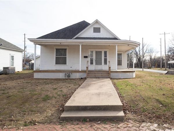 803 E 6th Street, Cherryvale, KS 67335
