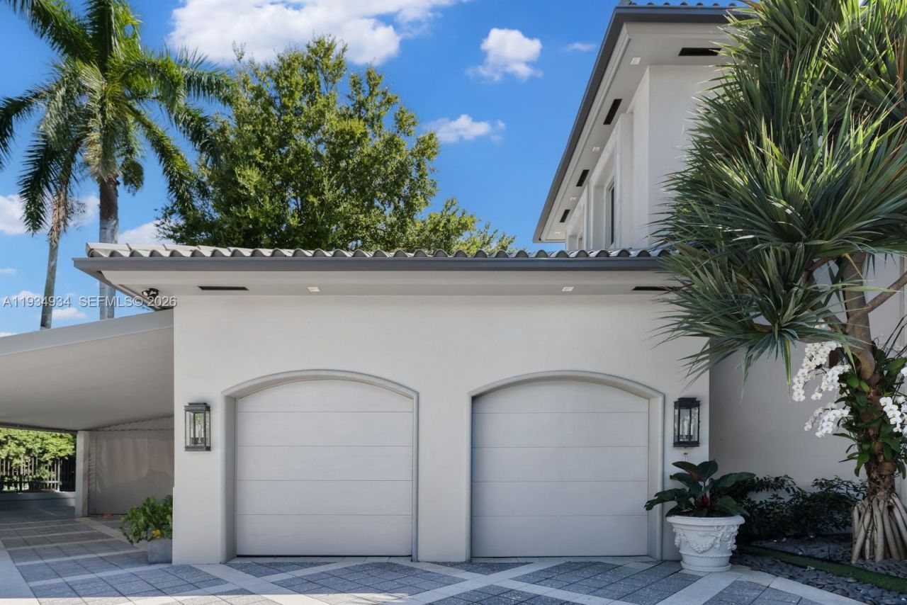 176 S Hibiscus Drive, Miami Beach, FL 33139 Photo