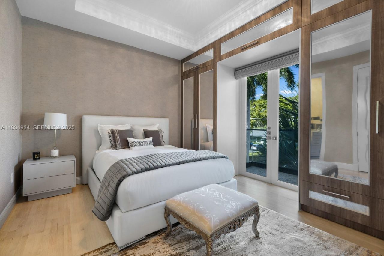 176 S Hibiscus Drive , Miami Beach, FL 33139 Photo