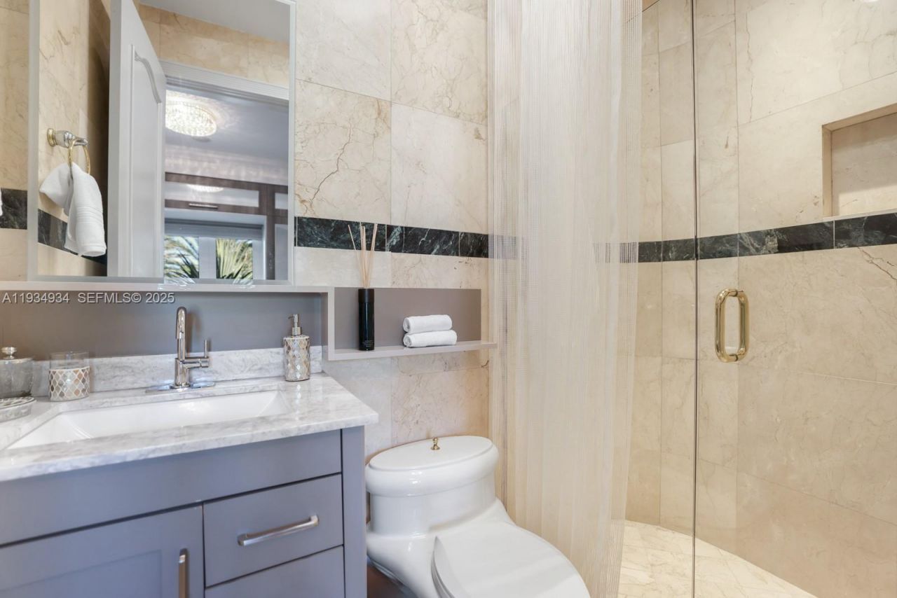 176 S Hibiscus Drive , Miami Beach, FL 33139 Photo