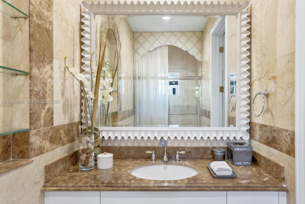 176 S Hibiscus Drive , Miami Beach, FL 33139 Photo