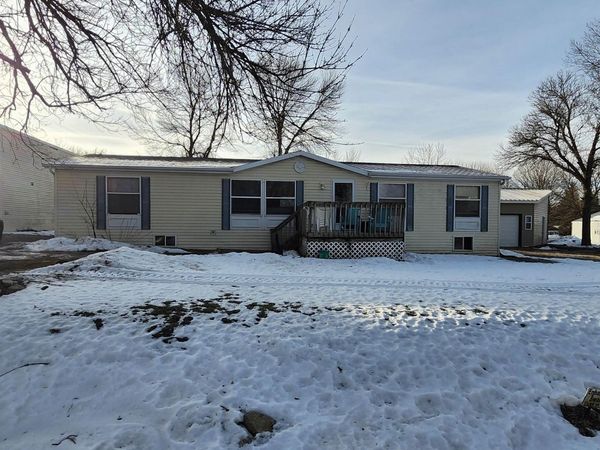 25865 Walleye Dr, Spirit Lake, IA 51360