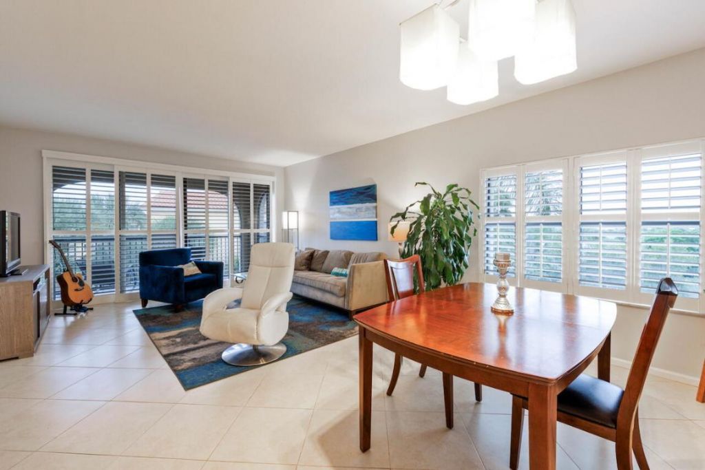 300 Uno Lago Drive, Unit 405, Juno Beach, FL 33408 Photo