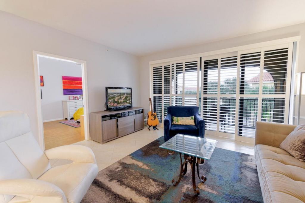 300 Uno Lago Drive, Unit 405, Juno Beach, FL 33408 Photo