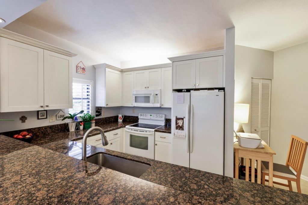 300 Uno Lago Drive, Unit 405, Juno Beach, FL 33408 Photo