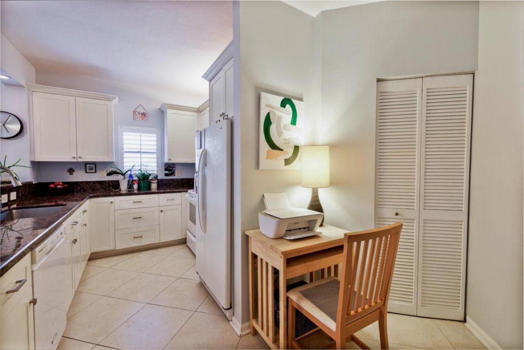 300 Uno Lago Drive, Unit 405, Juno Beach, FL 33408 Photo