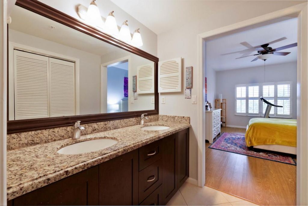 300 Uno Lago Drive, Unit 405, Juno Beach, FL 33408 Photo