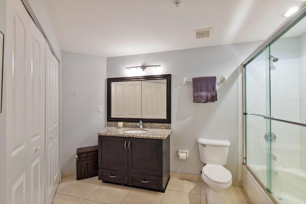 300 Uno Lago Drive, Unit 405, Juno Beach, FL 33408 Photo