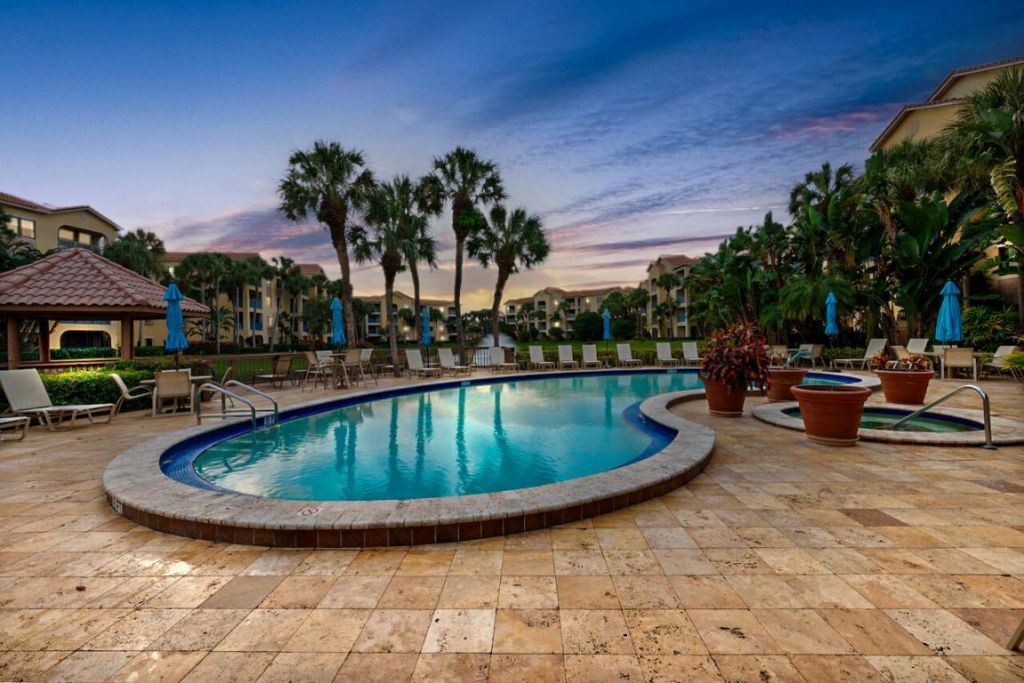 300 Uno Lago Drive, Unit 405, Juno Beach, FL 33408 Photo