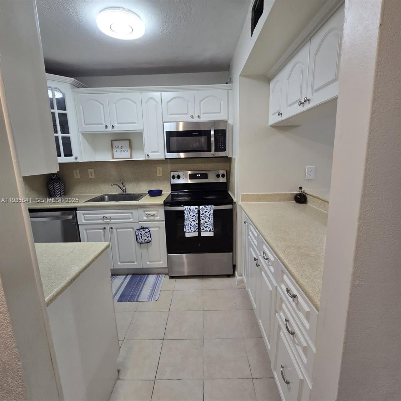 811 NE 199th St, Unit 206-33, Miami, FL 33179 Photo