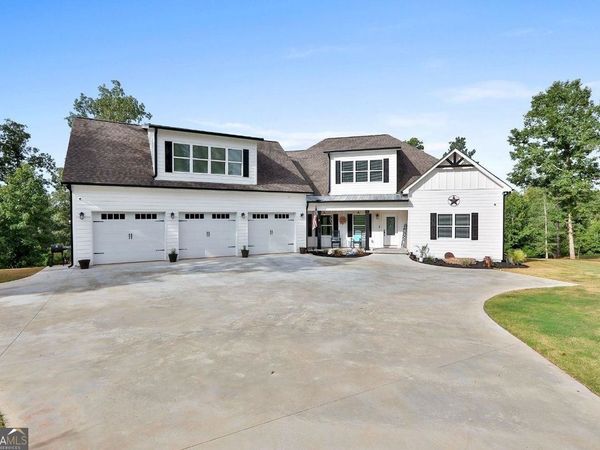 215 Walden Pond Trail, Senoia, GA 30276