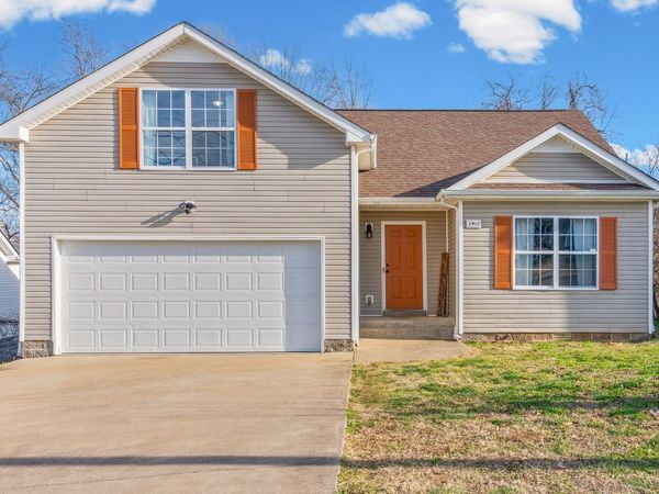 2912 Core Dr , Clarksville, TN 37040