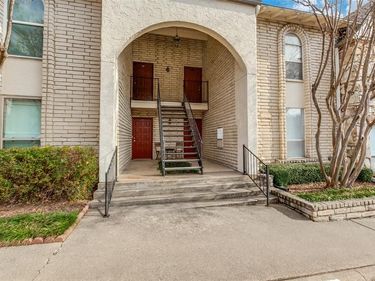 15926 Stillwood Street, Unit 1071, Dallas, TX 75248